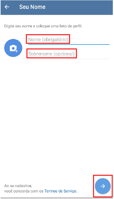 Imagem com campos para inserção de nome e sobrenome na parte de cima de imagem e botão com seta para direita no canto inferior direito.