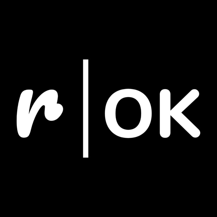 Logo do remote OK de cor branca com o fundo preto