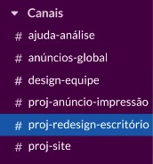 Exemplo de como é o menu de canais do Slack. O fundo do menu é de cor roxa e as opções são escritas na cor branca