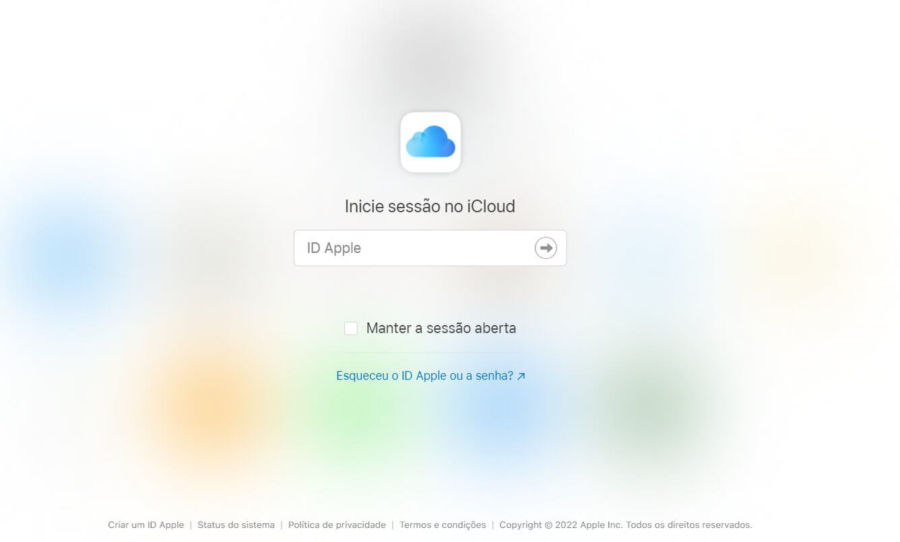 Imagem da página inicial do iCloud. a imagem possui um fundo borrado com o ícone da solução a frente e abaixo dele um campo para que o usuário digite seu ID Apple para acesso.