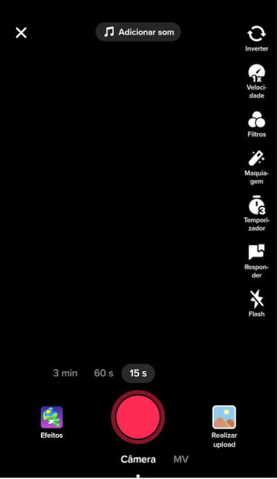 Imagem de uma tela preta que é a tela de uma câmera de celular aberta no tiktok