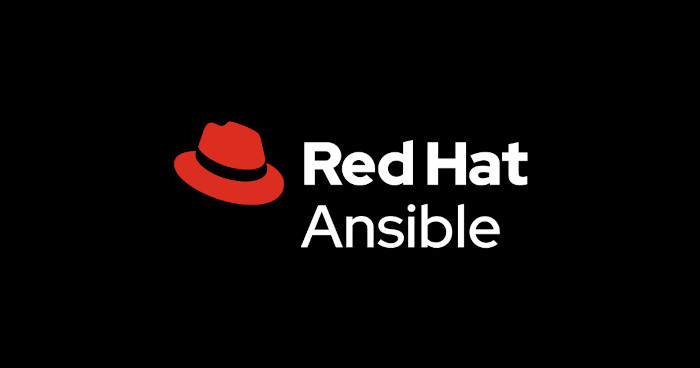 Imagem do logo da Red Hat Ansible. O fundo da imagem possui a cor preta e ao lado do nome que está escrito de branco à um chapéu vermelho. Ferramente de DevOps